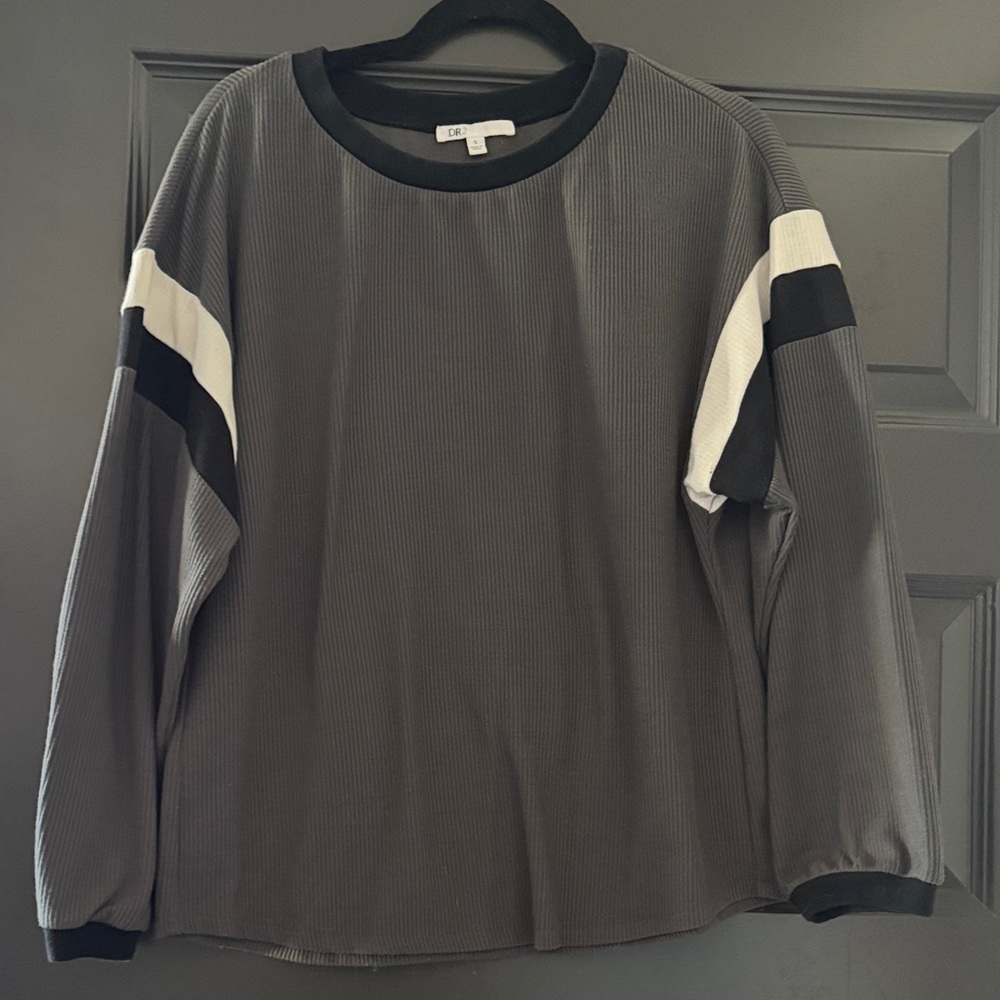 DR2 Black and White Womens sweater